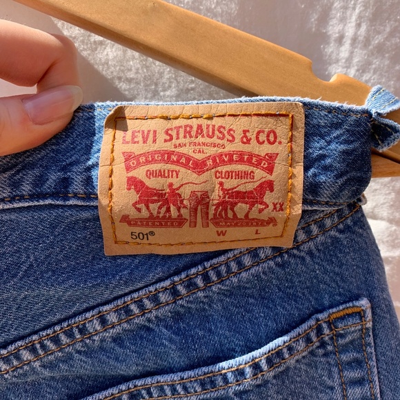 Distressed Levi's 501 - Picture 6 of 9